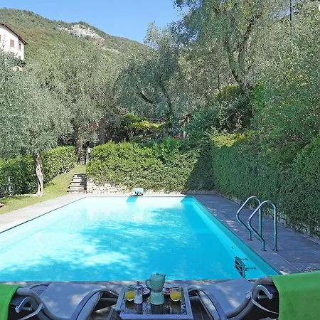 Loredana Villa Gardone Riviera