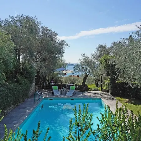 Loredana Villa Gardone Riviera